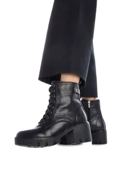 Bota de amarrar