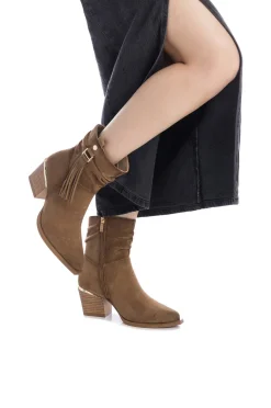 Bota de camurça com franjas
