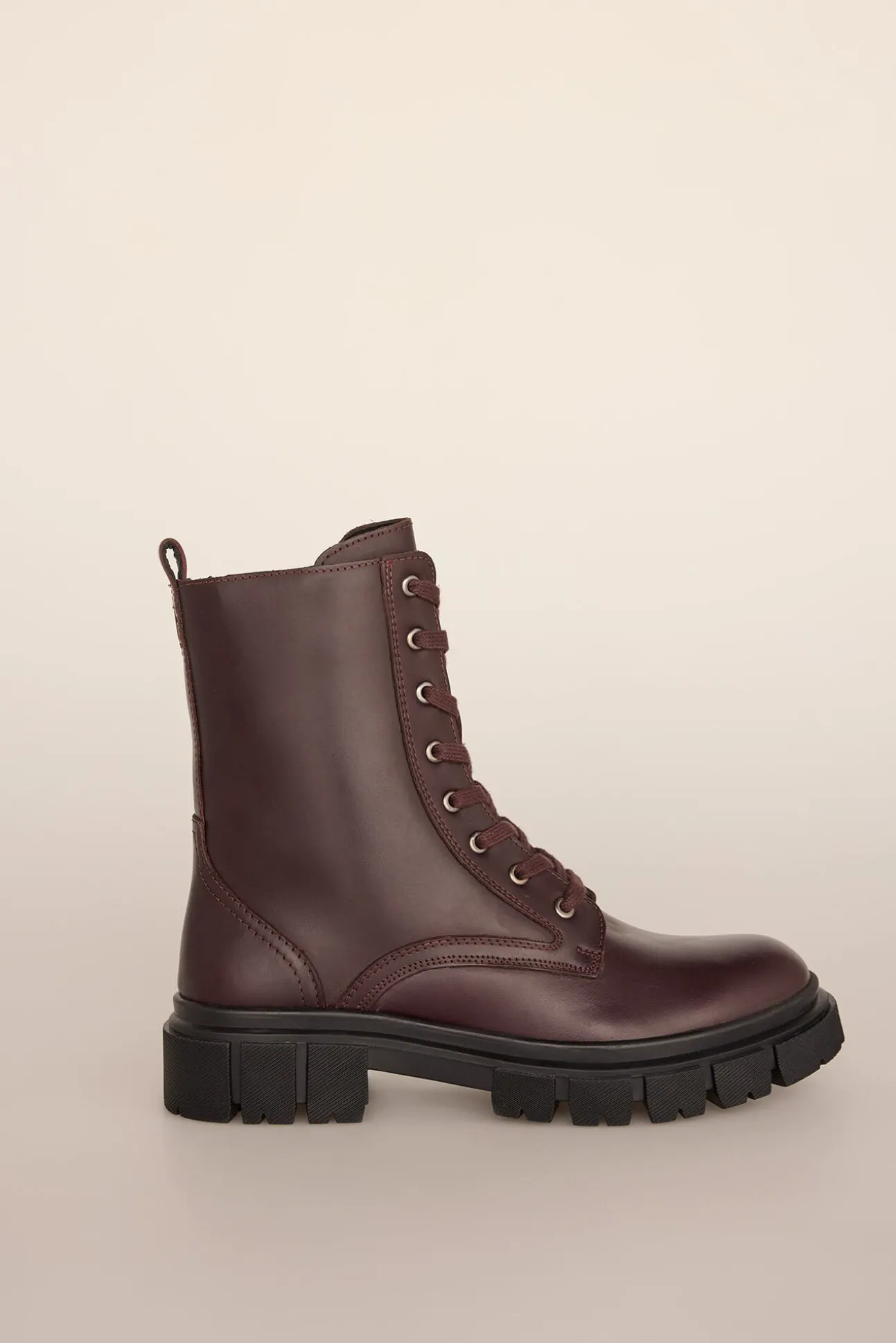 Bota de combate de pele