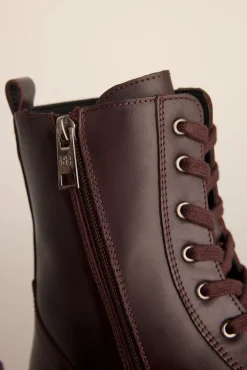 Bota de combate de pele