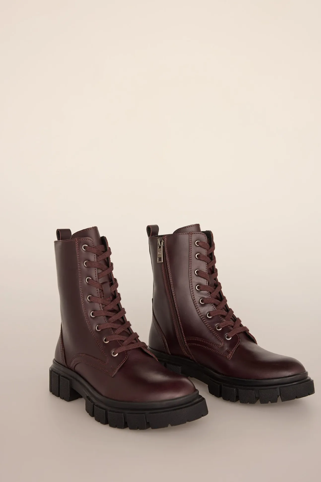 Bota de combate de pele