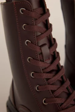 Bota de combate de pele