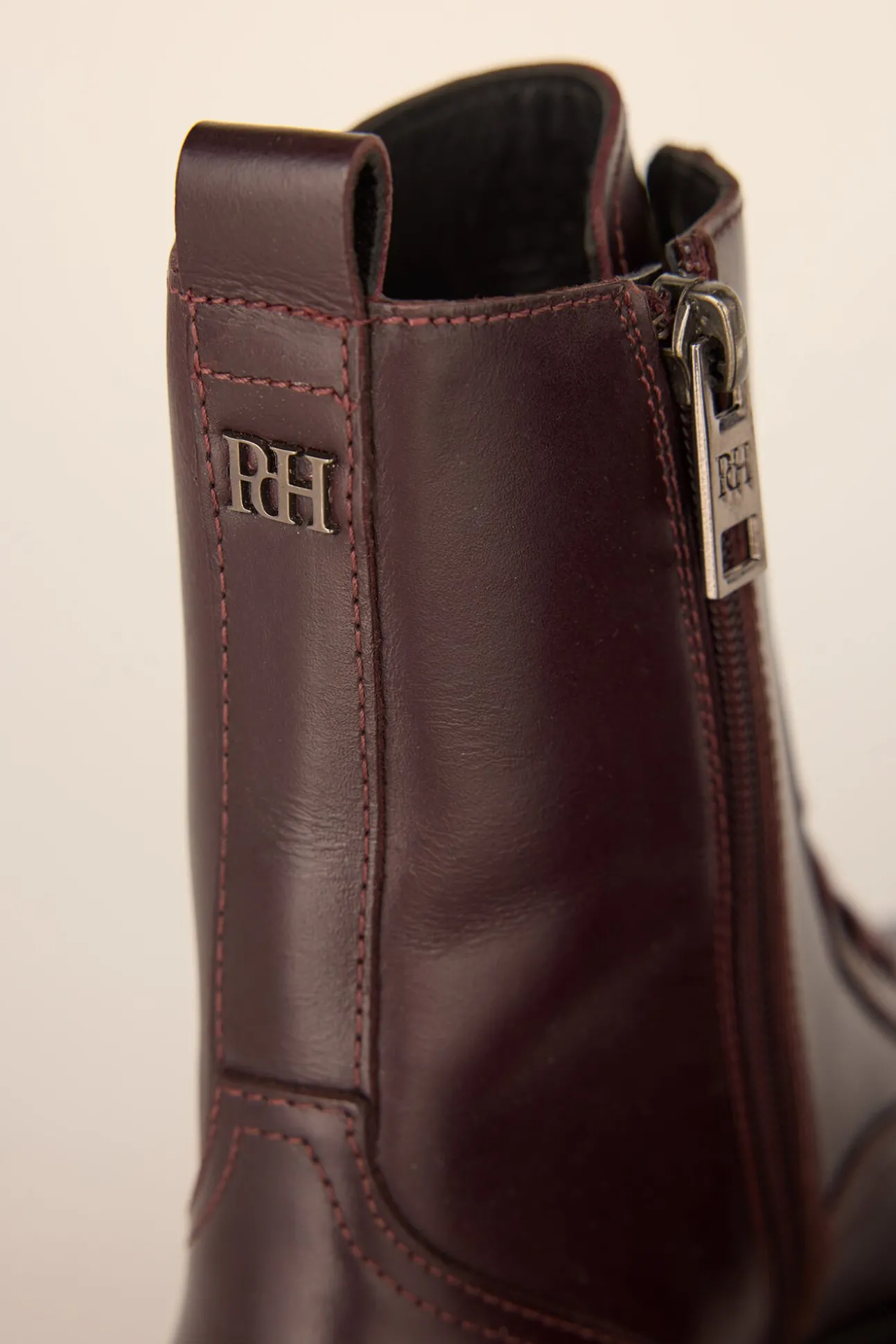 Bota de combate de pele