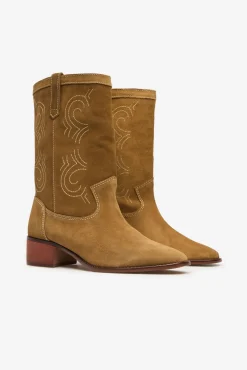 Bota de croute com costuras contrastantes