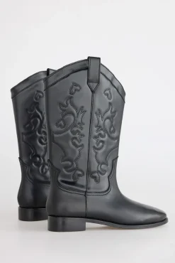 Bota de pele plana