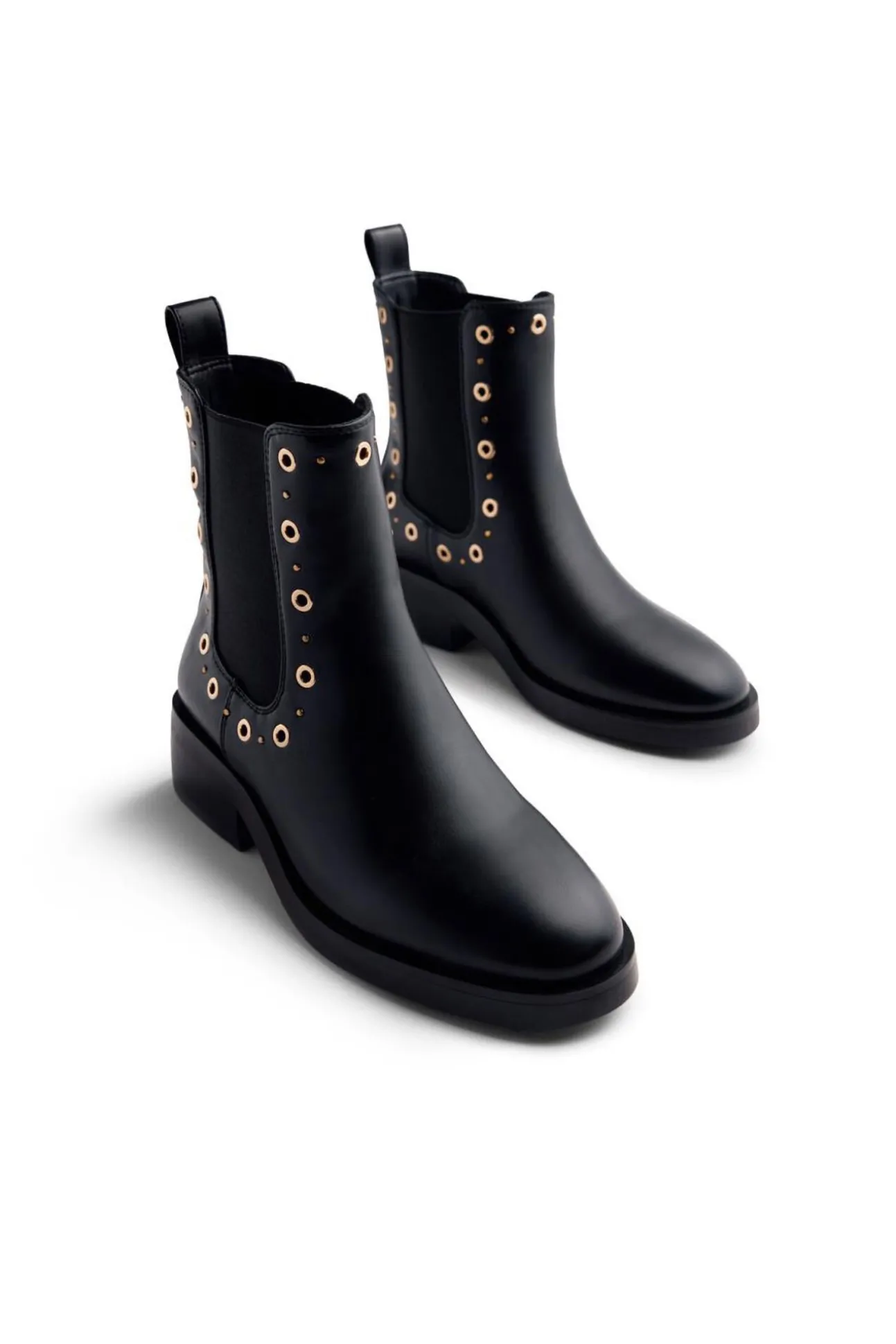 Botins Chelsea Halma com tachas e ilhós