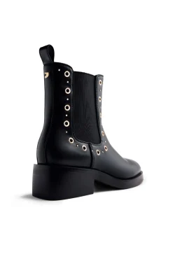 Botins Chelsea Halma com tachas e ilhós