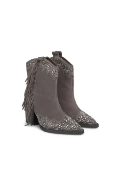 Botins com franjas laterais