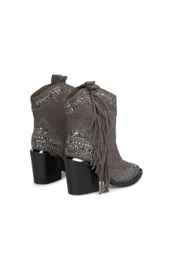 Botins com franjas laterais