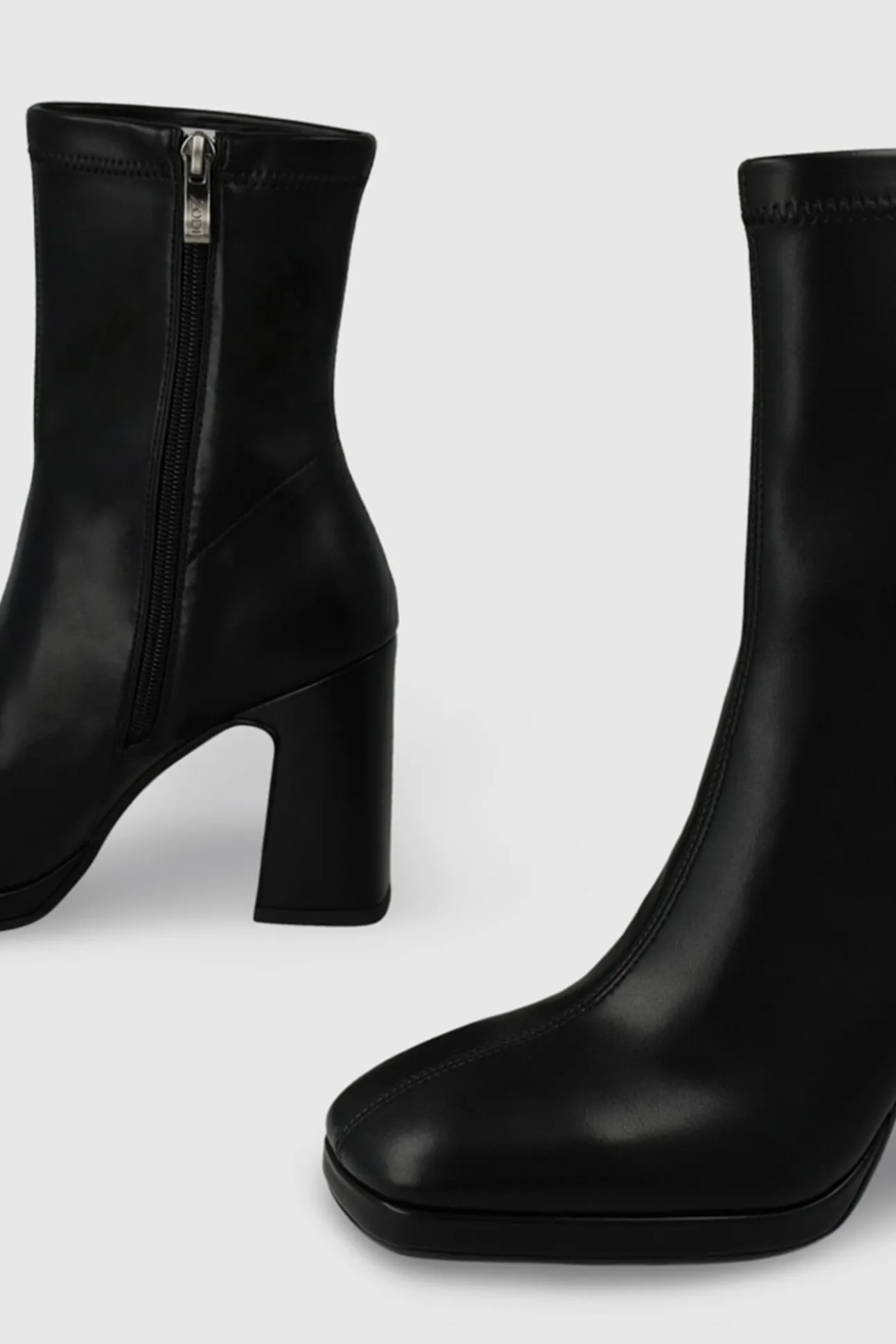 Botins de camurça com salto
