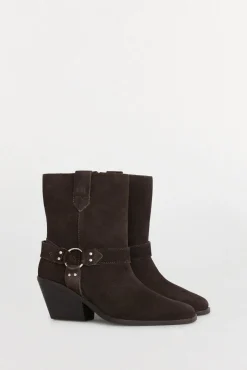 Botins de pele de cowboy com aro e tachas