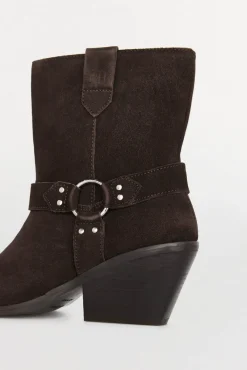 Botins de pele de cowboy com aro e tachas