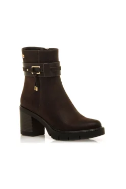 Botins de salto alto
