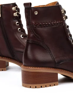 Botins de salto alto