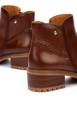 Botins de salto alto