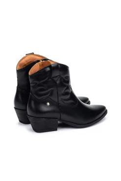 Botins de salto alto