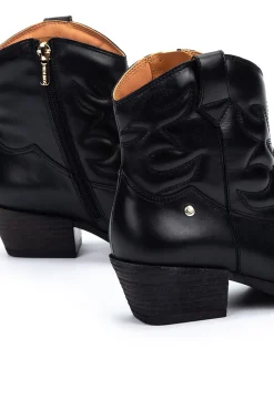 Botins de salto alto