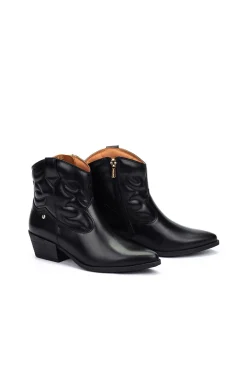 Botins de salto alto