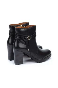 Botins de salto alto