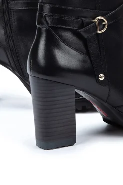 Botins de salto alto