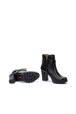 Botins de salto alto