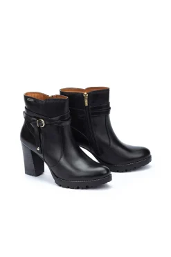 Botins de salto alto