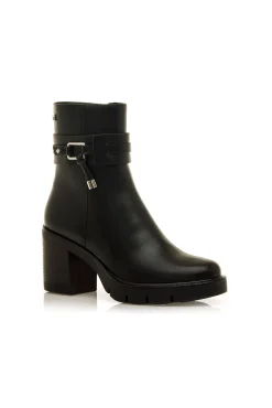 Botins de salto alto
