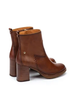 Botins de salto alto