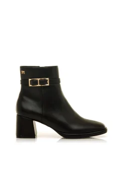 Botins de salto alto