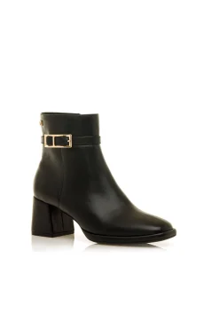 Botins de salto alto