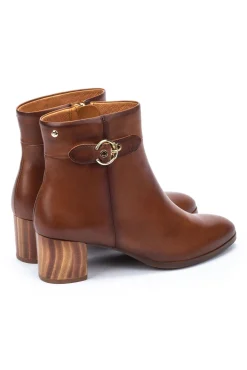 Botins de salto alto