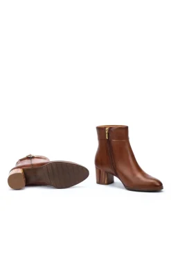 Botins de salto alto