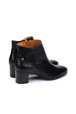 Botins de salto alto