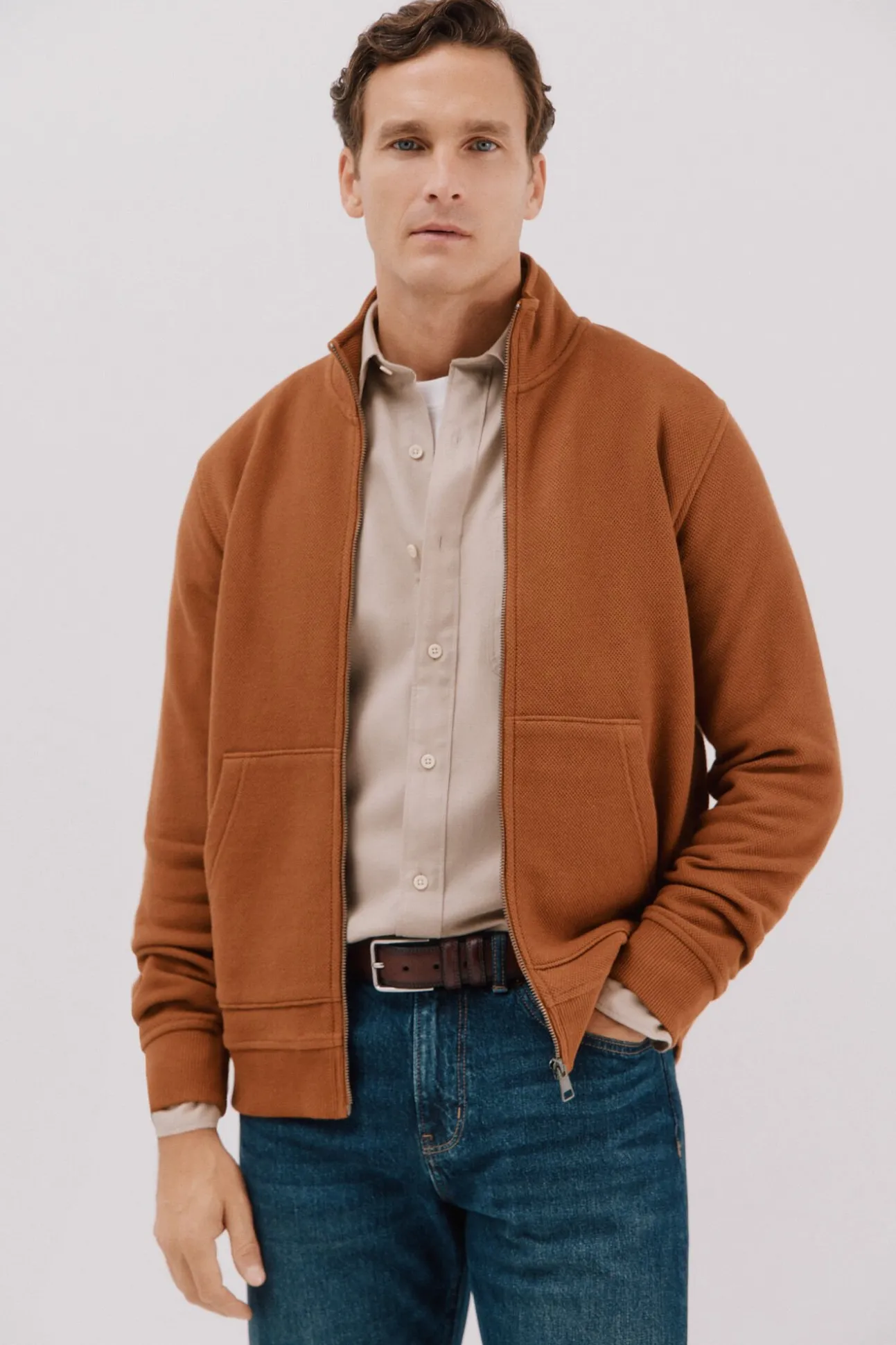 -Regular fit-Structured fleece fabric-Front zip fastening and kangaroo pockets-By buying our cotton products, you're supporting our investment in the Better Cotton Initiative. This product is sourced via a system of mass balance and therefo