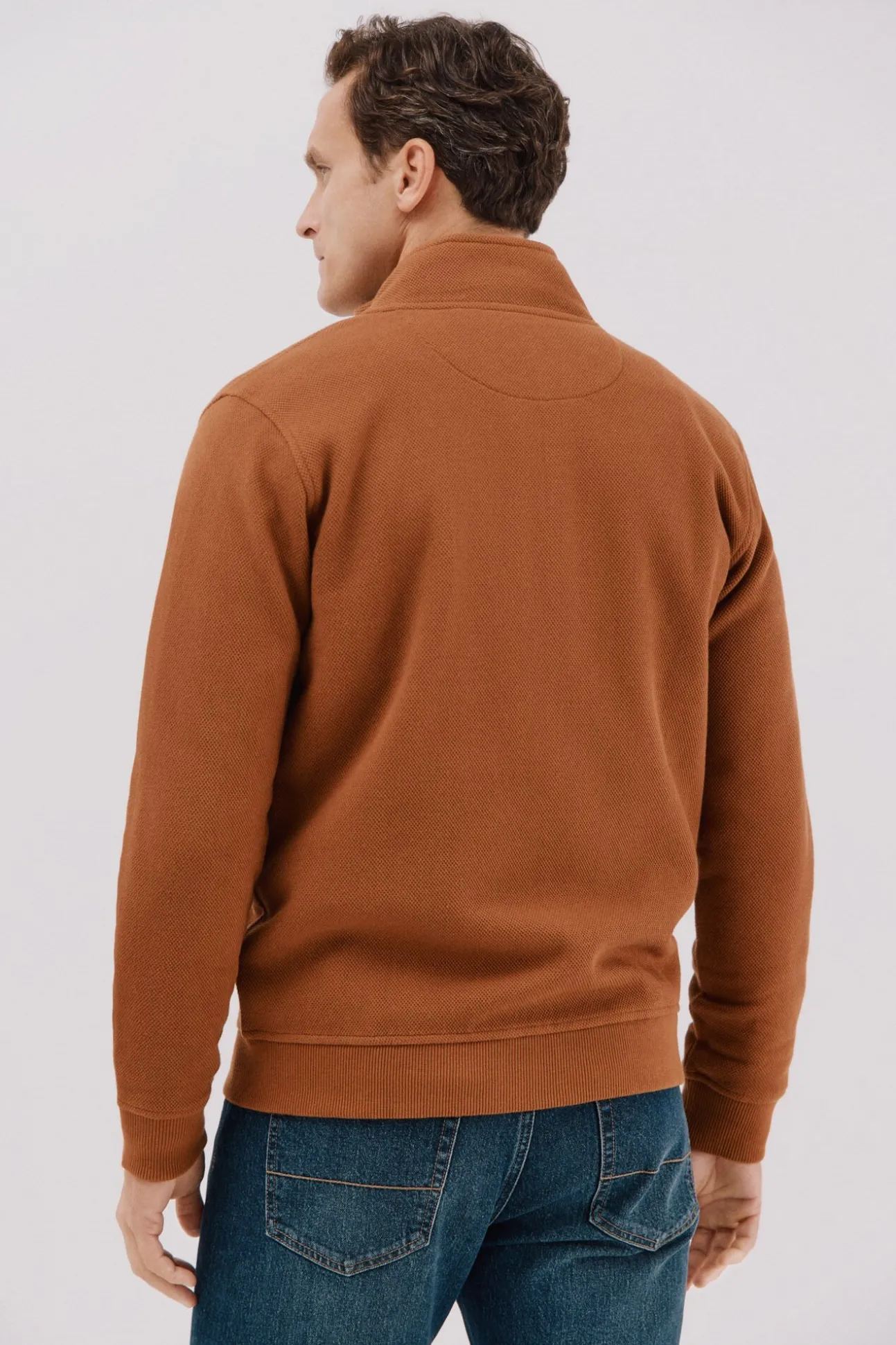 -Regular fit-Structured fleece fabric-Front zip fastening and kangaroo pockets-By buying our cotton products, you're supporting our investment in the Better Cotton Initiative. This product is sourced via a system of mass balance and therefo
