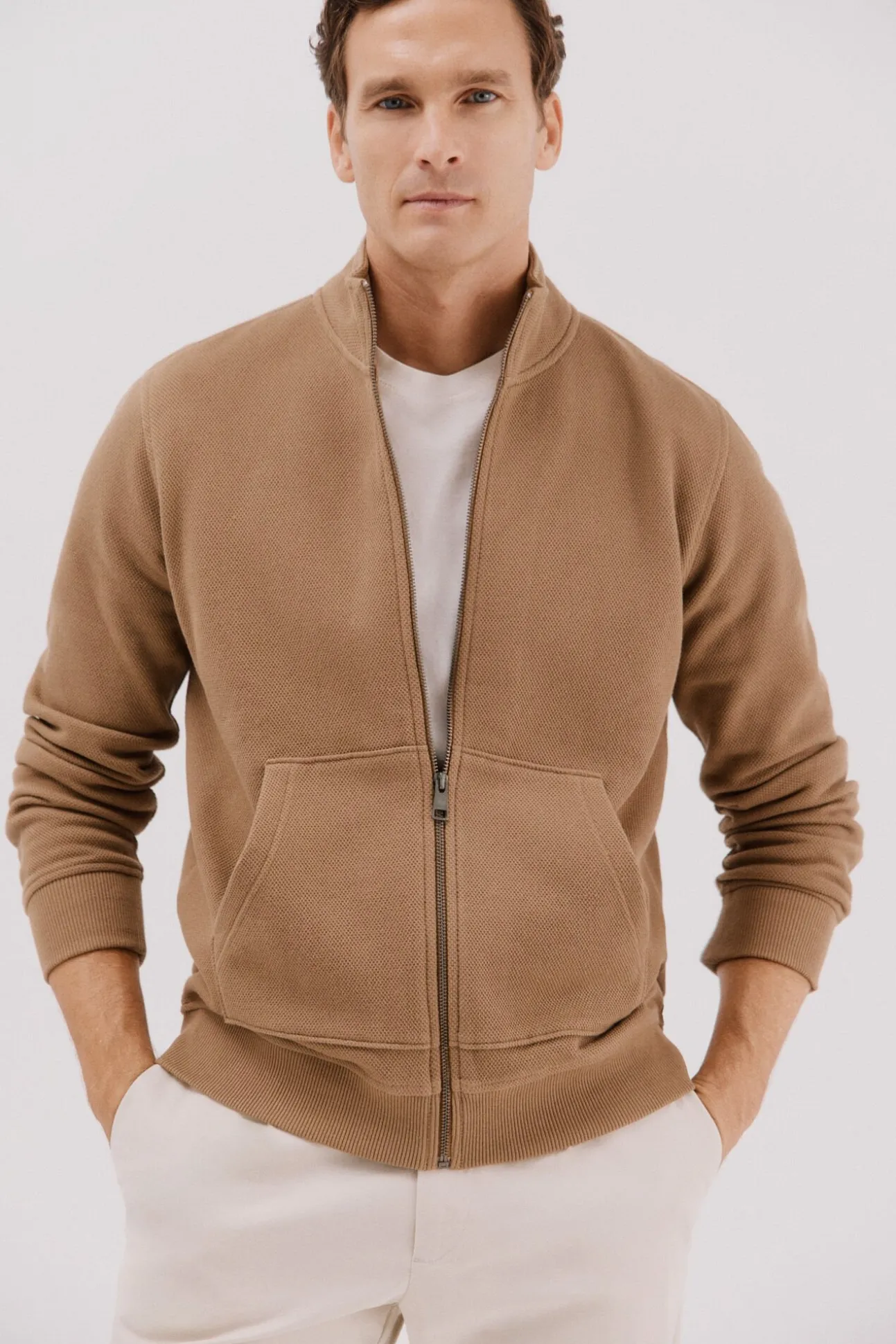 -Regular fit-Structured fleece fabric-Front zip fastening and kangaroo pockets-By buying our cotton products, you're supporting our investment in the Better Cotton Initiative. This product is sourced via a system of mass balance and therefo