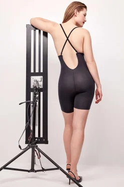Calça body com decote extremo