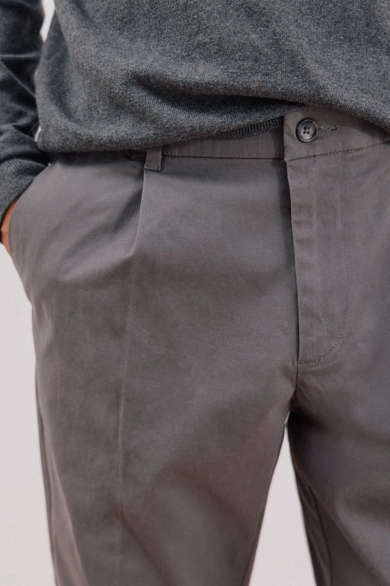 Calça calças chino confortável com corte afunilado