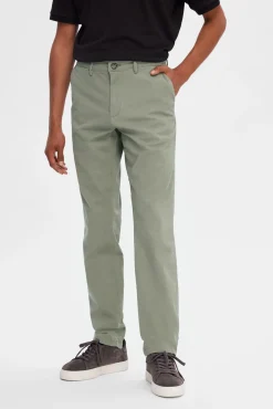 Calça calças chino slim fit feita de algodão orgânico