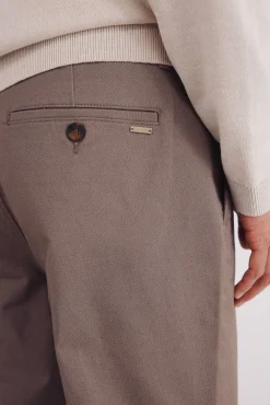 Calça calças chino slim fit com micro estampa