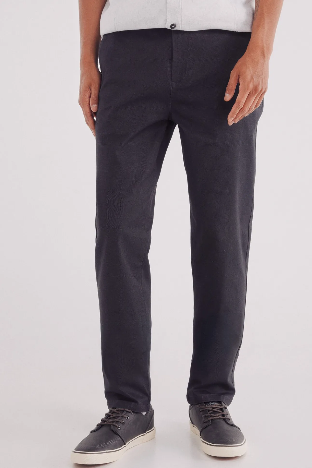 Calça calças chino slim fit com micro estampa