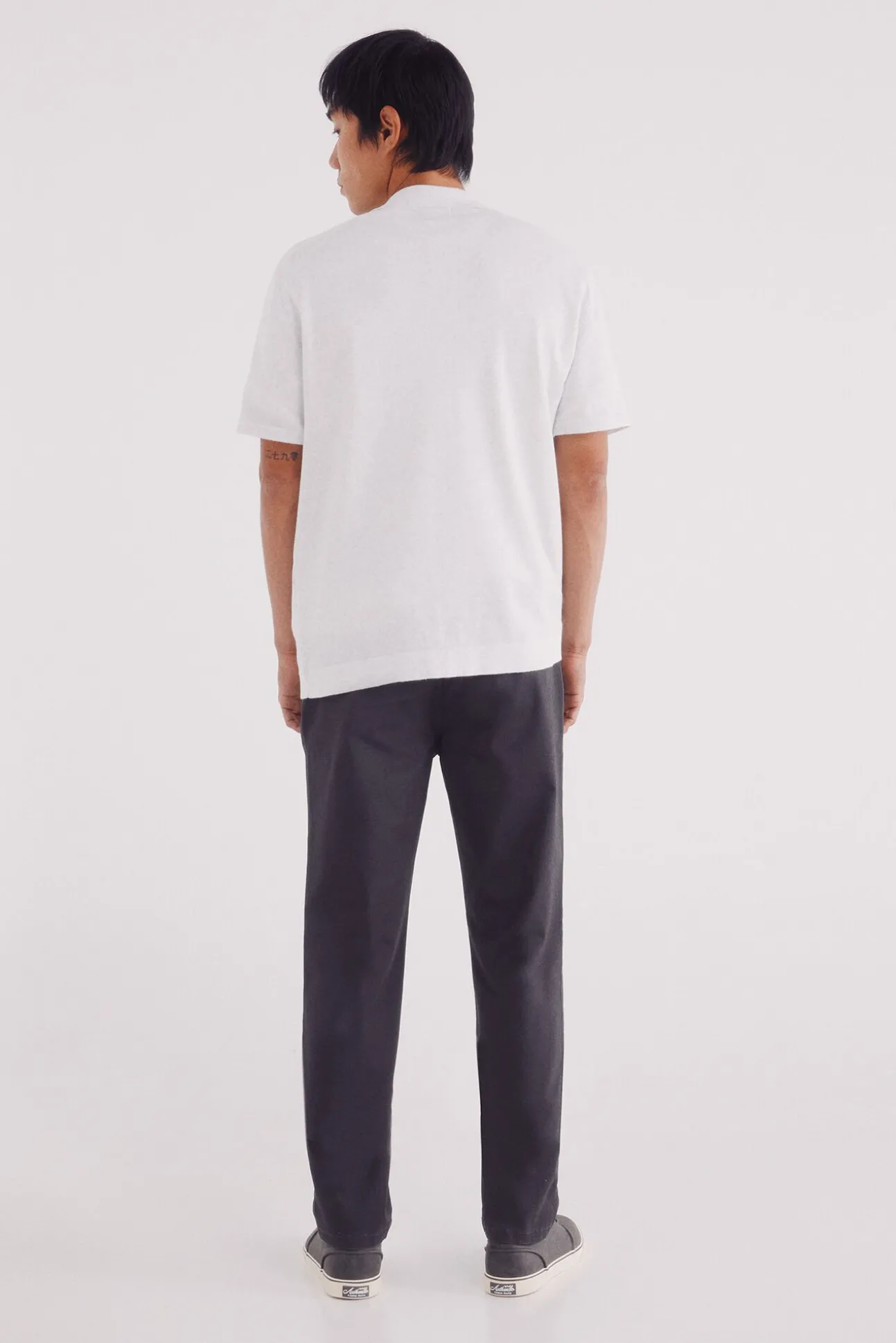Calça calças chino slim fit com micro estampa