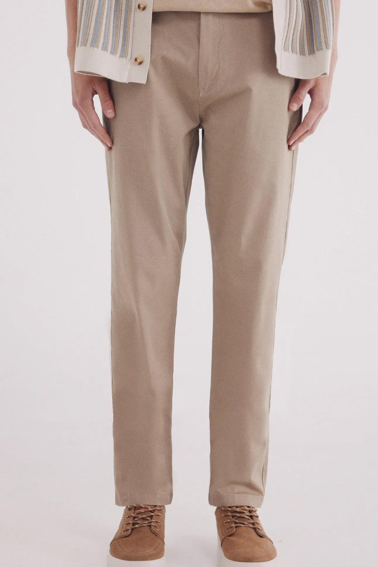 Calça calças chino slim fit com micro estampa