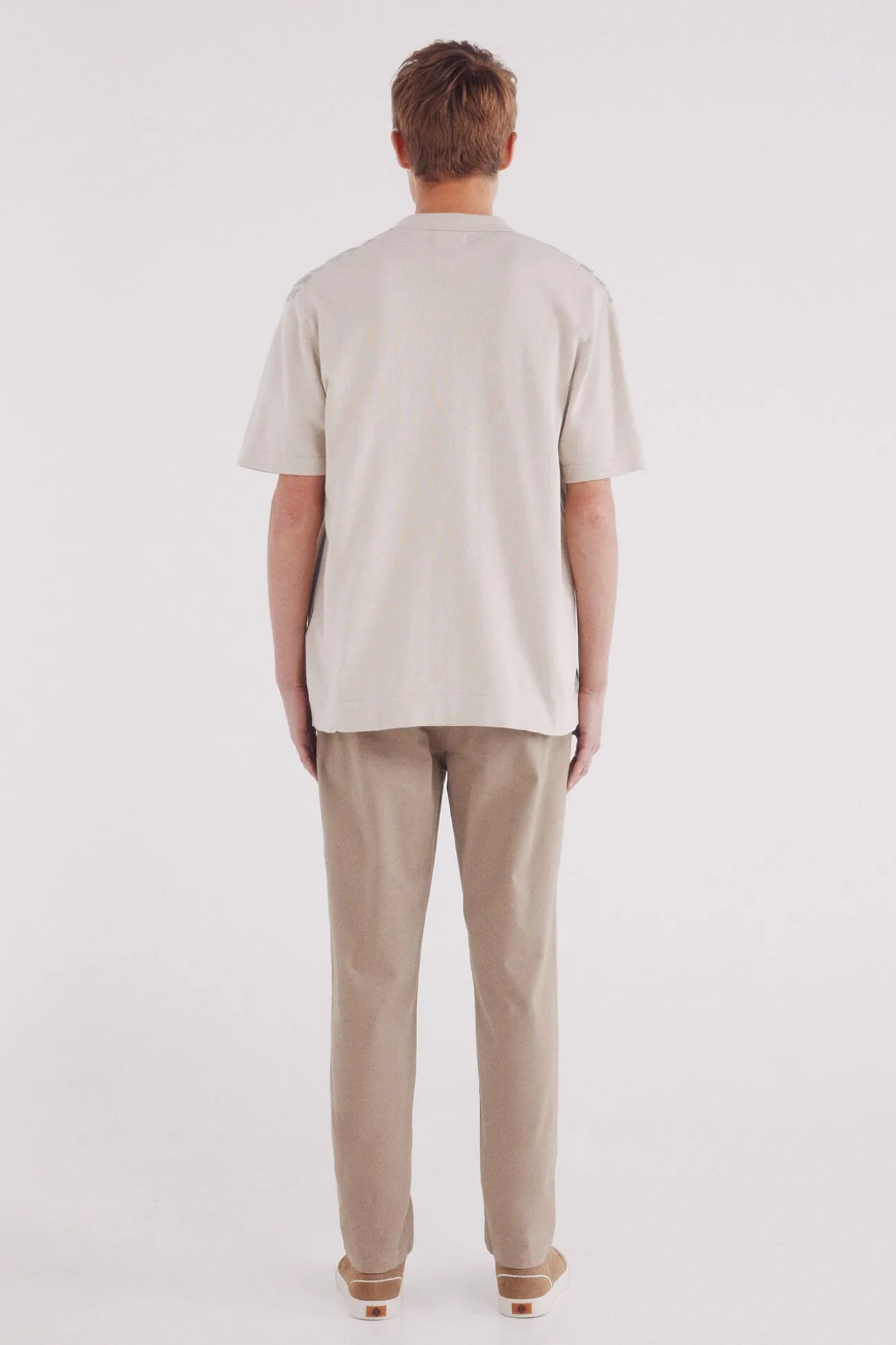 Calça calças chino slim fit com micro estampa