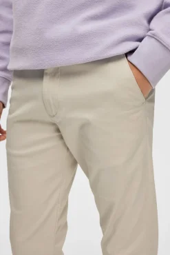 Calça calças chino slim fit feita de algodão orgânico