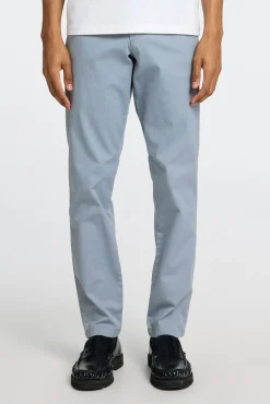Calça calças chino slim fit feita de algodão orgânico
