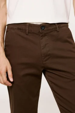 Calça calças chino slim fit feita de algodão orgânico