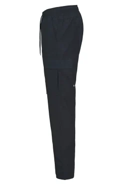 Calça cargo com bolsos laterais