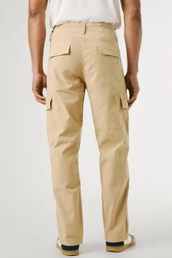 Calça cargo regular feita de tecido leve.
