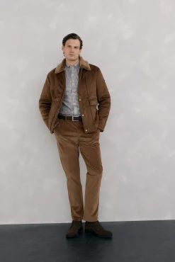 Calça Chino de veludo grossa de regular fit